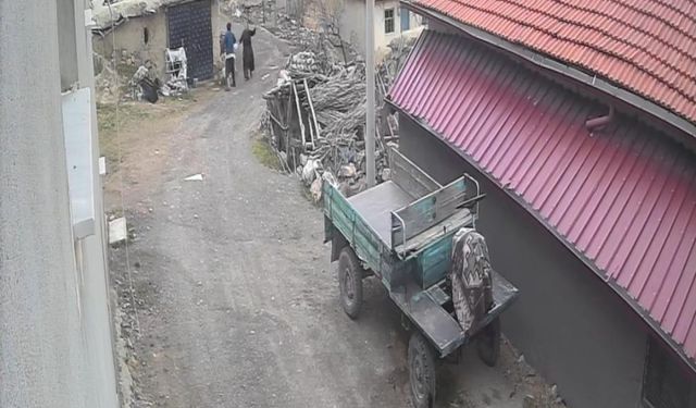 Vicdansız kocanın karısını darp ettiği anlar kamerada