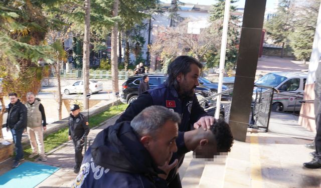 15 gün arayla bir kişiyi bıçakladı, bir kişiyi de öldürdü