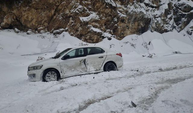 Domaniç-İnegöl karayolunda üç ayrı kaza: 5 araçta maddi hasar oluştu