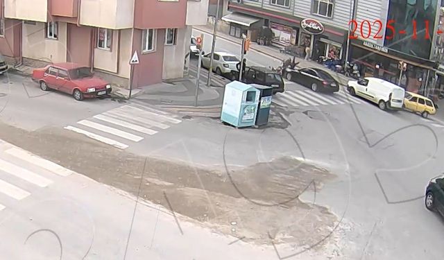 Kuryeye yaya geçidinde otomobil çarptı