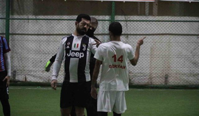 Bu maçta pas işaret dili ile isteniyor, 'gol' sesi çıkmıyor