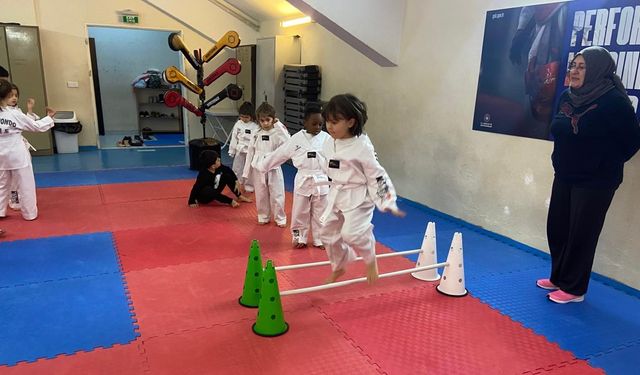 Porsuk Spor Salonu'nda taekwondo eğitimleri aralıksız sürüyor