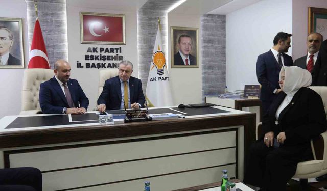 Bakan Bak AK Parti Eskişehir İl Başkanlığı'nı ziyaret etti