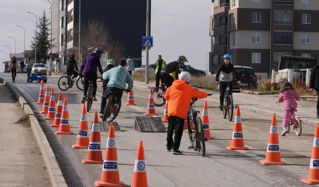Büyükşehir'in Uygulaması ters tepti Şehir Trafiği kilitlendi