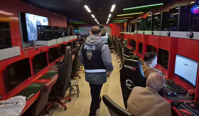 Polisin internet kafede yakaladığı çocuklar panik yaşadı