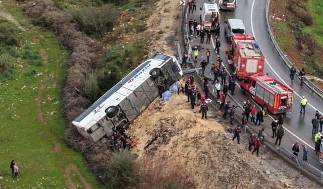 Antalya'da devrilen otobüste Eskişehir'den de yolcular vardı