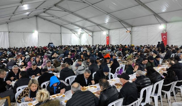 Vakıflar Bölge Müdürlüğü Eskişehir'de iki noktada iftar Çadırı kuruyor