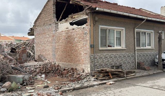 Yeşiltepe  Mahallesi’nde  Yol  İstimlak  Çalışmalarında  Tepki Çeken  Yıkım !