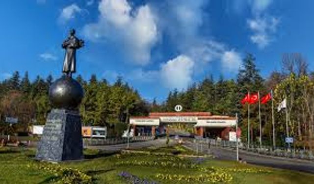 Anadolu Üniversitesi 'Eğitime Katkı Ödülü'ne layık görüldü