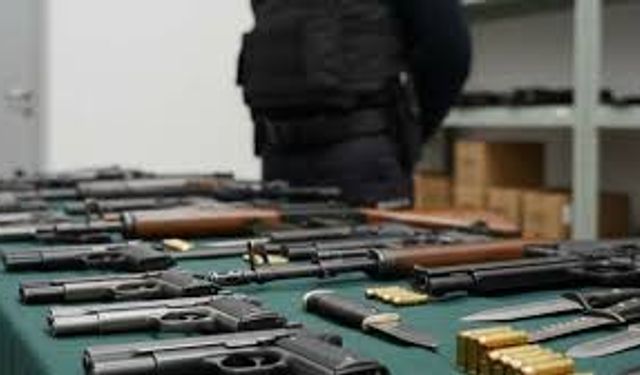 Polis ekiplerince çok sayıda silah ele geçirildi