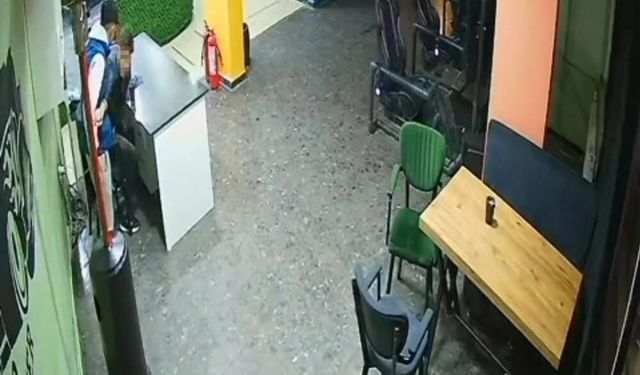 17 yaşındaki çocuğun bıçaklandığı anlar güvenlik kamerasında