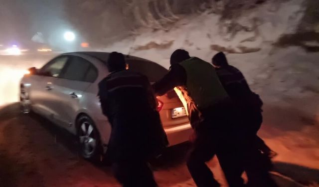 İnegöl -Domaniç Dağ Yolunda Kar ve Tipi Etkili Oluyor