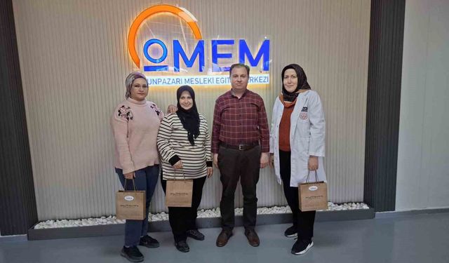 8 Mart Dünya Kadınlar Günü'nde öğretmenlerini ve çalışanlarını unutmadılar