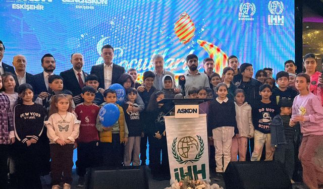 Nebi Hatipoğlu İHH iftarında Vatandaşlarla bir araya geldi