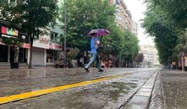 Eskişehir'de beklenen yağmur geldi