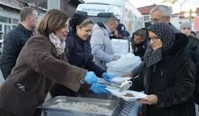 12 İlçede Kurulan İftar Sofraları  Binlerce  Eskişehirliyi Buluşturdu