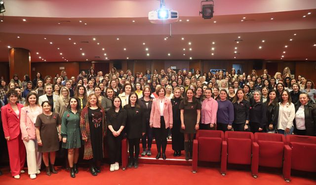 “Kadınların  Emeği  Şehrin  Her  Köşesinde”