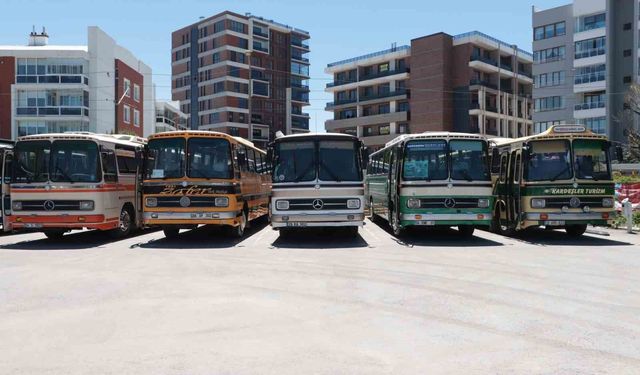 Türkiye'nin dört bir yanından gelen klasik otobüsler Eskişehir'de buluştu