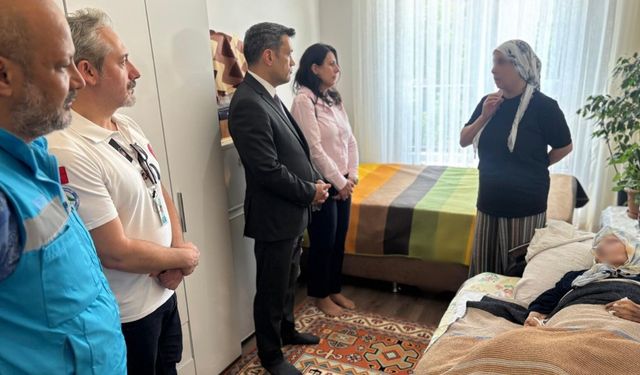 Kamu Hastaneleri Hizmetleri Başkanı Op. Dr. Serkan Ceyhan’dan Evde Sağlık Hastalarına Ziyareti