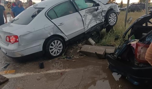 Çifteler Çevre yolunda feci kaza: 2'si ağır 4 yaralı