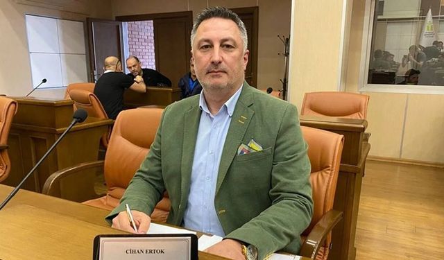 Cihan Ertok, Tepebaşı Meclisinde 2019'da Yapılan Vandallıgı hatırlattı.