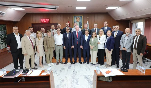 CHP'li Meclis Üyeleri Mutlak Özgür Özel'in Yanında