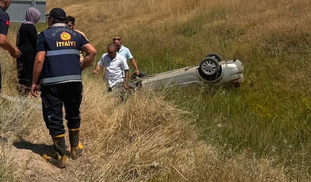Konya-Eskişehir yolunda otomobil şarampole devrildi: 2 yaralı