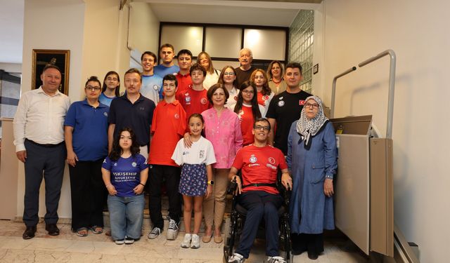 Başkan Ünlüce, Şampiyon Sporcuları Ağırladı