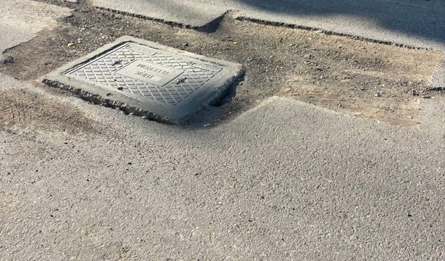 Gültepe'de İki Haftadır Kapatılmayan Çukur Tepki Çekiyor