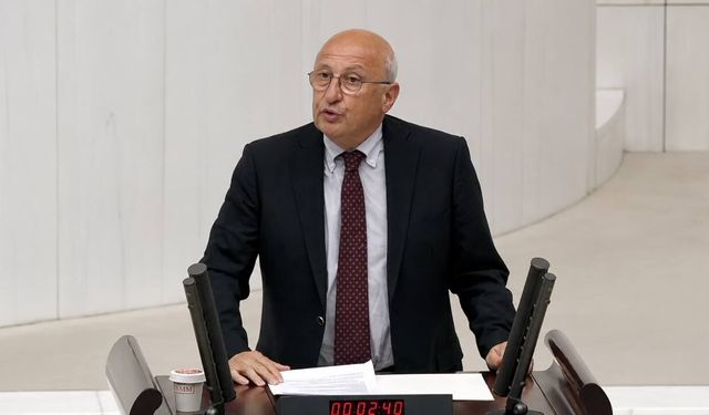 Utku Çakırözer Yeni Parti'nin Genel Başkan Yardımcısı Oldu