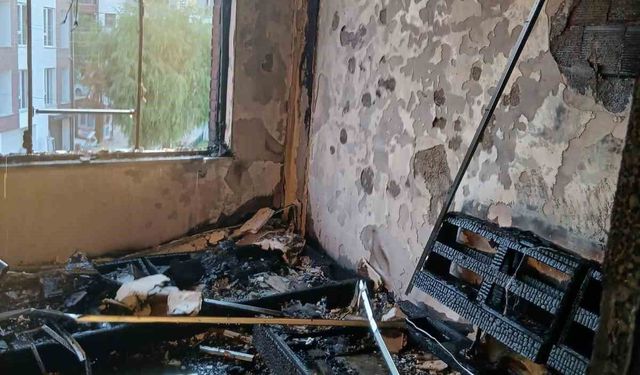 Eskişehir'de 2 katlı binada yangın: 5 kişi dumandan etkilendi