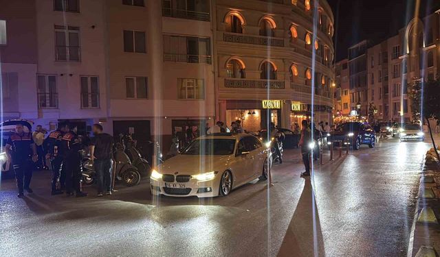 Eskişehir'de polisten araç gürültüsünün yoğun olduğu sokakta kapsamlı denetim