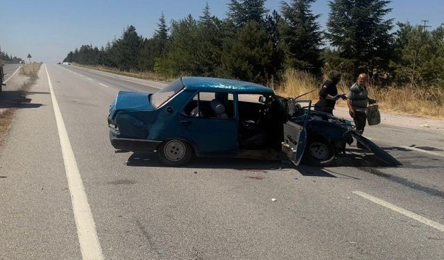 Eskişehir'de 2 araç çarpıştı: 1'i bebek, 1'i çocuk 6 yaralı