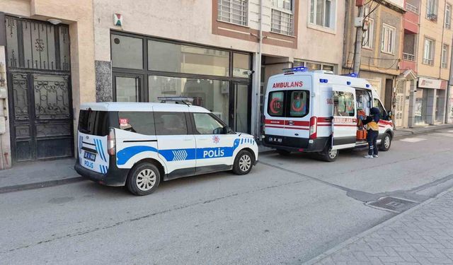 Eskişehir'de yataktan düşen 80 yaşındaki adam hayatını kaybetti