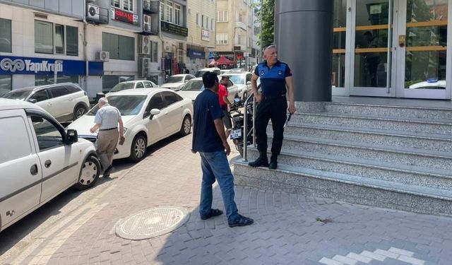 Kurumlardan "Çocuğum hasta" diyerek para toplayan şahsın eşinin üzerine kayıtlı 2 araç çıktı