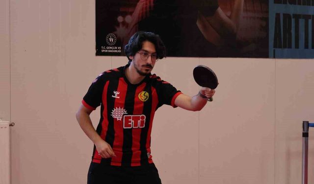 Anadolu Üniversitesi'nde 'Bağımsızlık Yılı' masa tenisi turnuvası düzenlendi