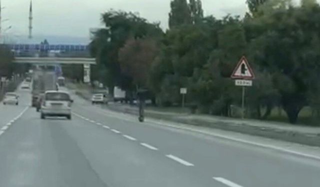 Çevreyolunda yürekleri ağza getiren scooter yolculuğu
