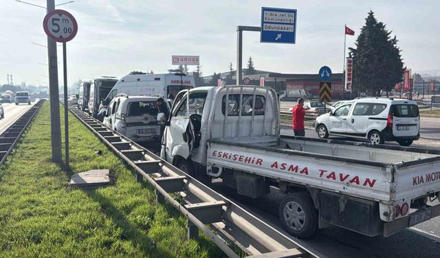 Eskişehir çevreyolunda pikap hafif ticari araca çarptı: 7 yaralı