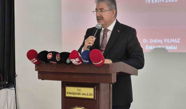 Eskişehir Valisi Dr. Yılmaz, muhtarlara 'Yürekten istirhamımdır' diye seslendi