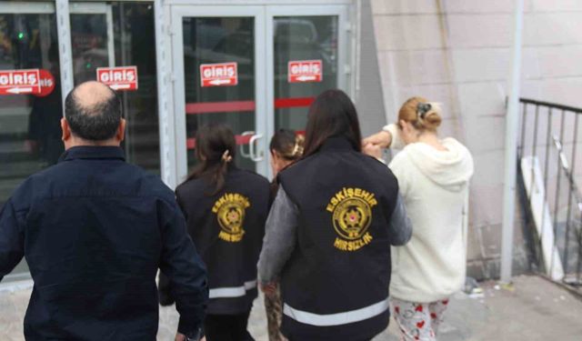 Eskişehir'de 2 evden hırsızlık olayının şüphelileri tutuklandı