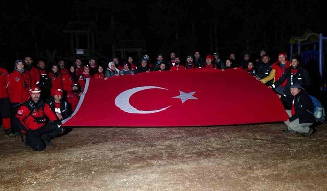 Eskişehir'de gece vakti zorlu arazi şartlarında arama kurtarma tatbikatı