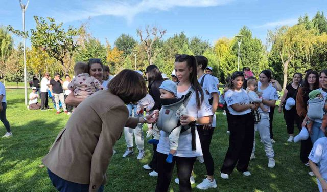 Parktan çıkarılan anneleri Ayşe Ünlüce ağırladı