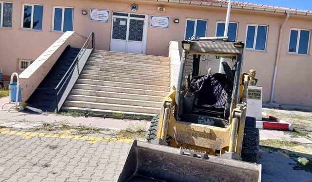 Sivrihisar Belediyesinden eğitim kurumlarına kapsamlı bakım ve onarım desteği