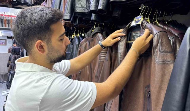 Sonbaharlı birlikte deri mont sezonu hareketlendi