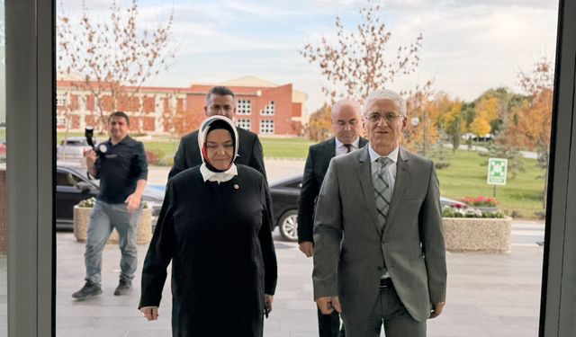 Ayşen Gürcan'dan ESTÜ'ye Ziyaret
