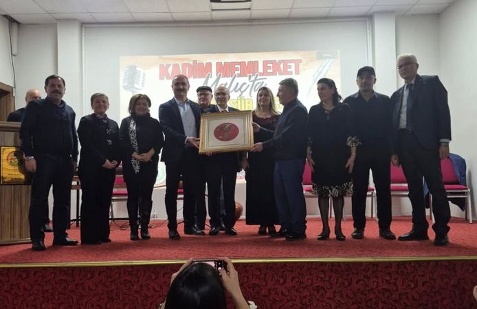 MİHALIÇÇIK İlçesinde Kadim Memleketim Malıç Türkü ve Şiir Gecesi Coşkuyla Yapıldı