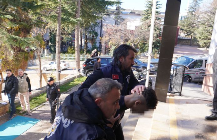 15 gün arayla bir kişiyi bıçakladı, bir kişiyi de öldürdü