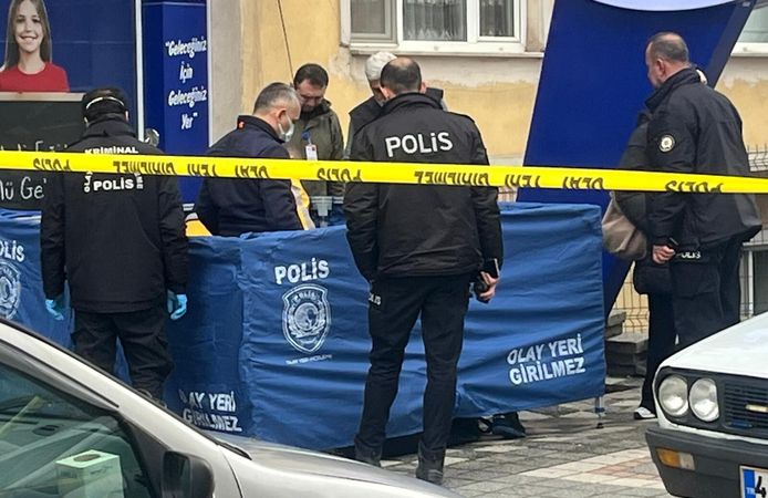 Bir şahıs cadde üzerinde ölü bulundu