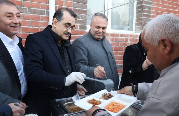 Fatih Dönmez’den Mahmudiye ve Çifteler’de Ramazan mesaisi