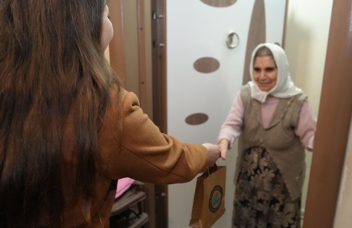 Bayramda Gönüller Bir Oldu 65 Yaş Üstüne Anlamlı Ziyaret